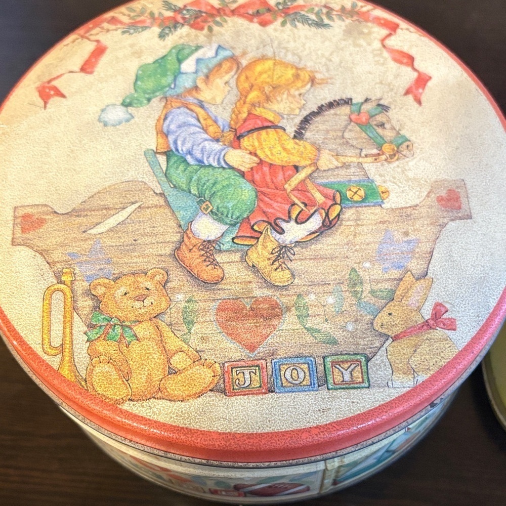 Festive Round Tins with Holiday Design - Picture 3 of 3